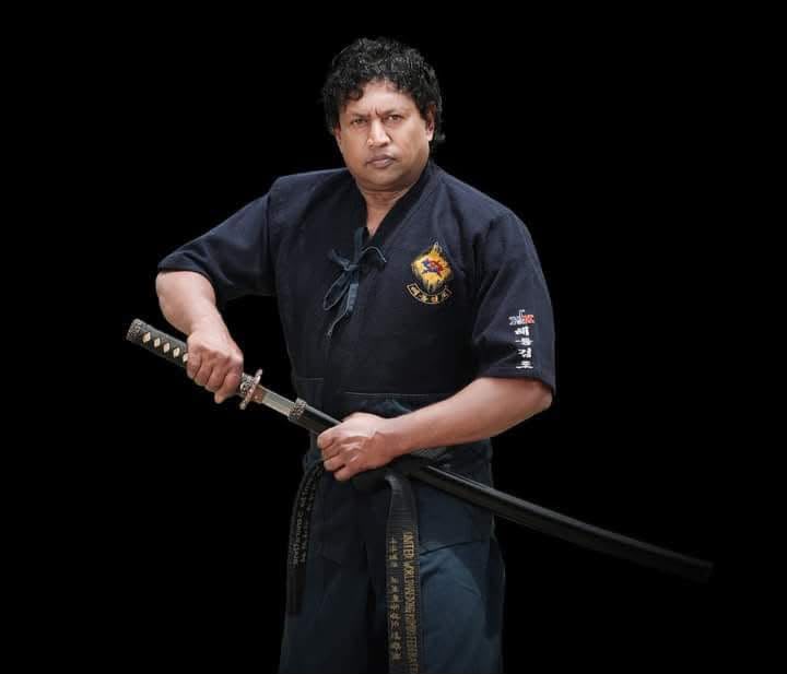 Master Wasantha Senarathne with a katana – 7th degree kickboxing black belt and Korean sword art black belt, Kandy